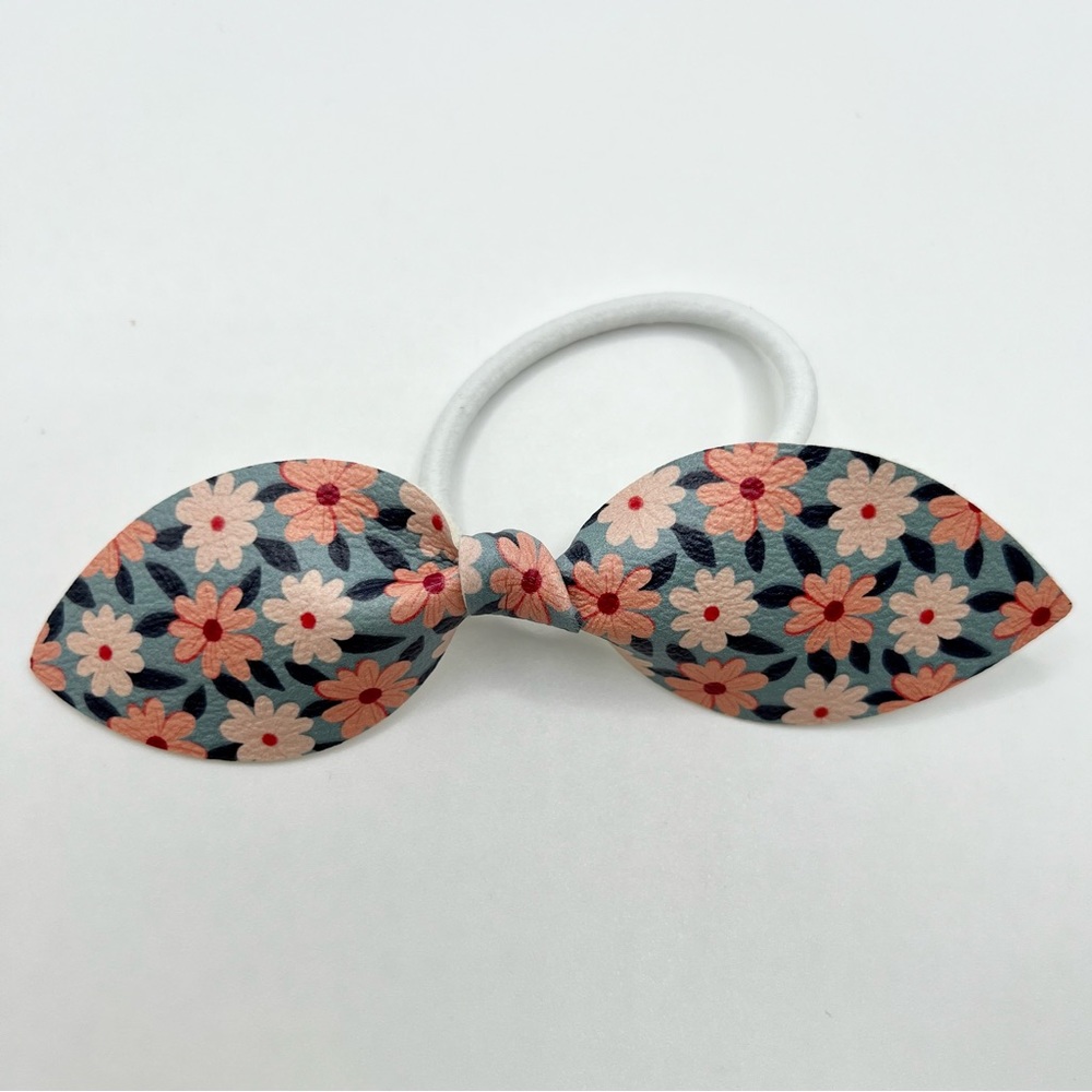 🌺Floral ponytail bow, lightweight, handmade, vegan leather